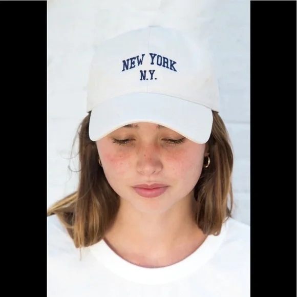 Brandy Melville | Accessories | Brandy Melville Cream  display picture 1